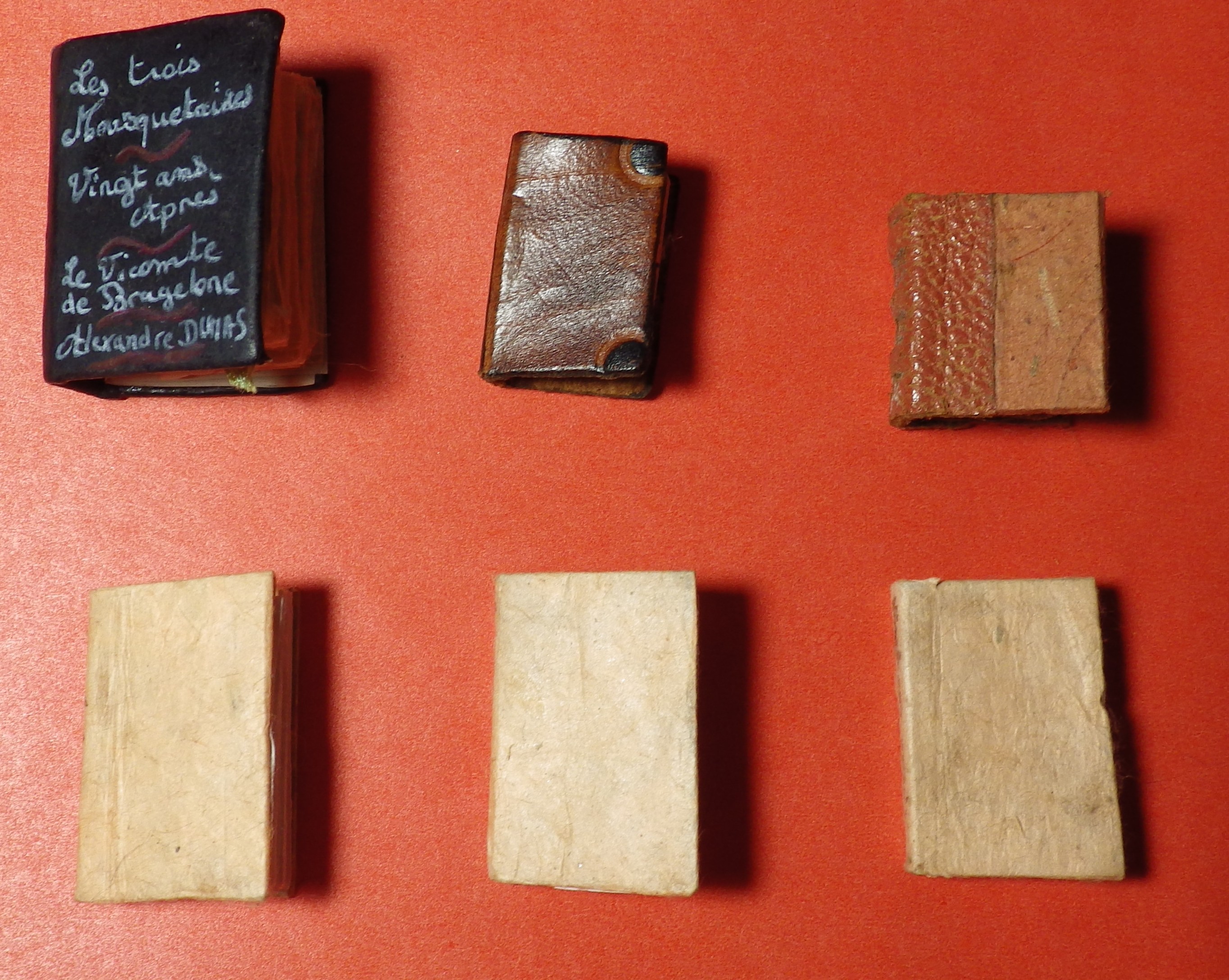 Tiny books en reliure classique, echelle 1/12e